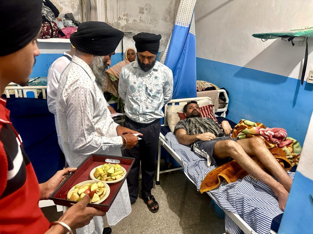 “ਅੱਜ ਦਾਨੀ ਸੱਜਣ ਪਹੁੰਚੇ ਸੇਵਾ ਲਈ – ਮਨੁੱਖਤਾ ਅਜੇ ਵੀ ਜਿੰਦਾ ਹੈ” Img 3773 1024x768
