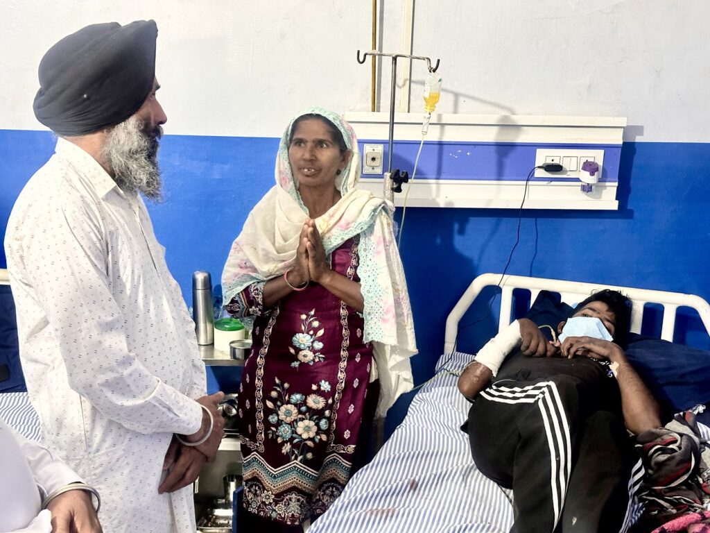 “ਅੱਜ ਦਾਨੀ ਸੱਜਣ ਪਹੁੰਚੇ ਸੇਵਾ ਲਈ – ਮਨੁੱਖਤਾ ਅਜੇ ਵੀ ਜਿੰਦਾ ਹੈ” Img 3783 1024x768