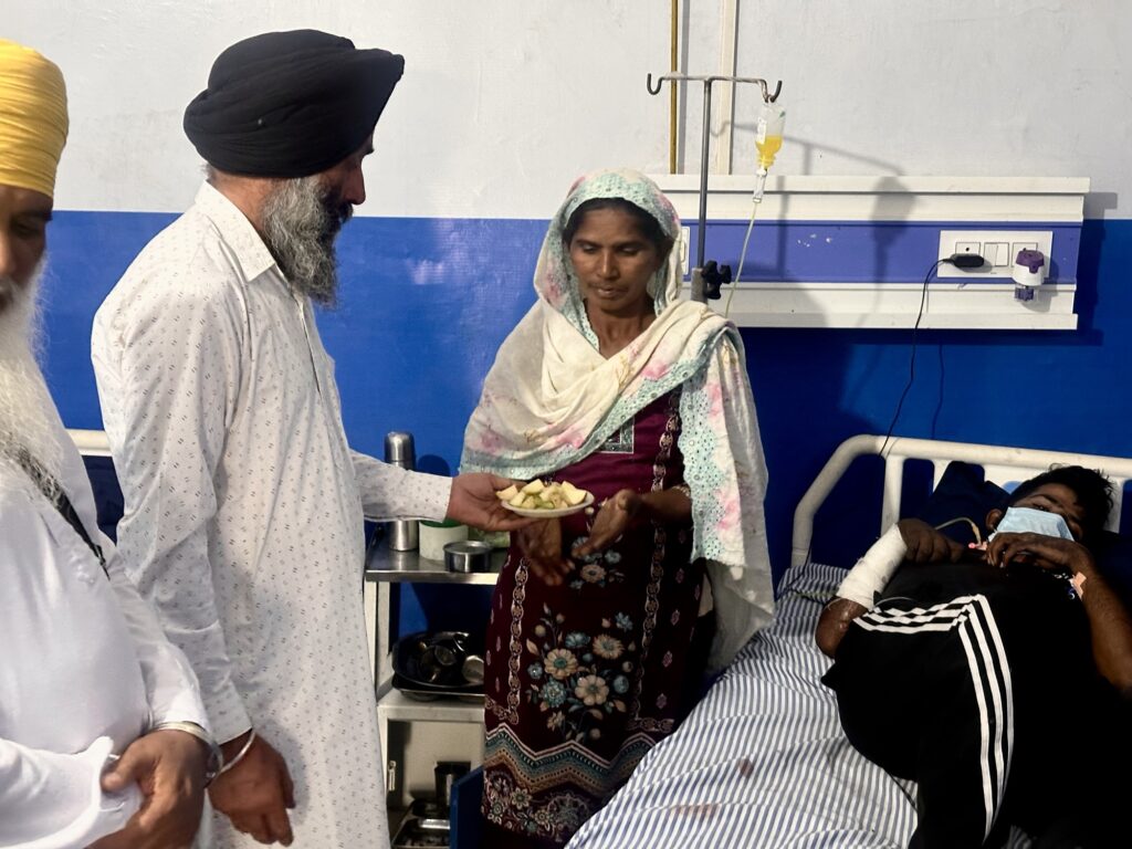 “ਅੱਜ ਦਾਨੀ ਸੱਜਣ ਪਹੁੰਚੇ ਸੇਵਾ ਲਈ – ਮਨੁੱਖਤਾ ਅਜੇ ਵੀ ਜਿੰਦਾ ਹੈ” Img 3784 1024x768